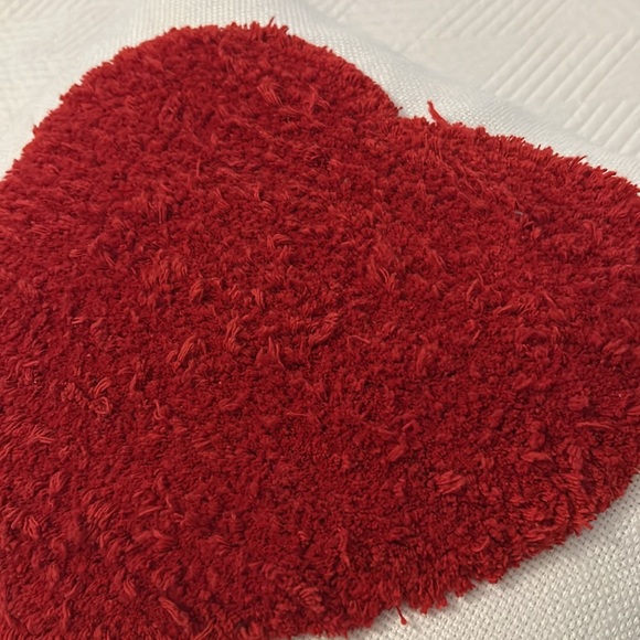 Millow decorative heart pillow - Picture 3 of 8